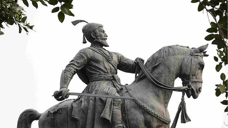 राज्यपाल भगतसिंह कोश्यारींनी शिवप्रेमींच्या भावना दुखावल्या, त्वरित वक्तव्य मागे घ्या-उदयनराजे Mumbai Tak