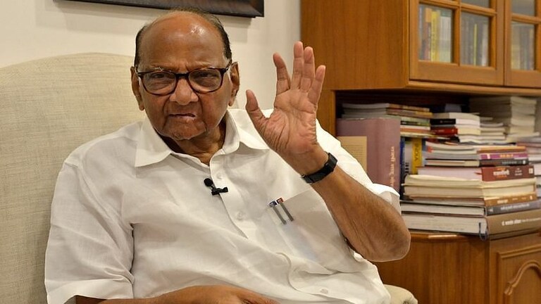 मोरारजी देसाईंचं उदाहरण देत शरद पवारांनी केलेलं राजकीय वाटचालीबाबतचं वक्तव्य काय आहे? Mumbai Tak