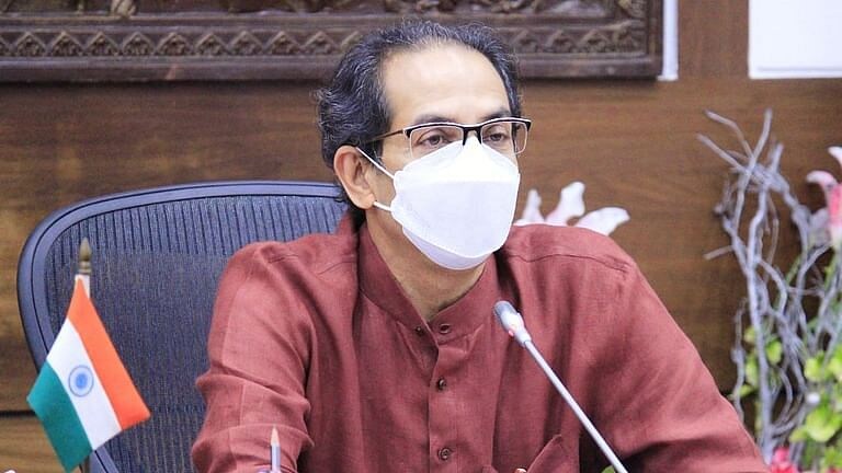 तिळगुळाची अपेक्षा न करता गोड बोलणं जास्त चांगलं, उद्धव ठाकरेंचं सूचक वक्तव्य Mumbai Tak