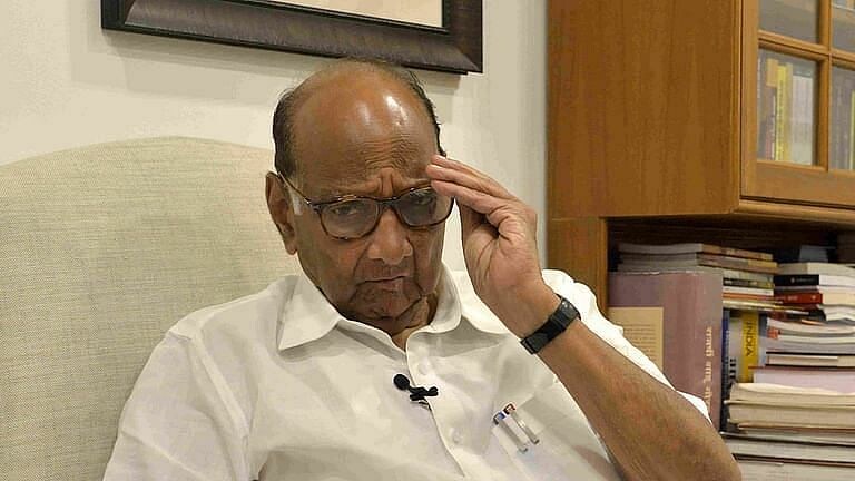 शरद पवारांच्या बारामतीतील निवासस्थानी वाढवण्यात आली सुरक्षा Mumbai Tak