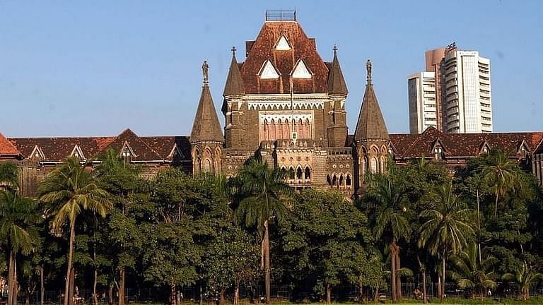 आई-वडील जिवंत असेपर्यंत त्यांच्या संपत्तीवर मुलाचा कोणताही अधिकार नाही -मुंबई उच्च न्यायालय Mumbai Tak