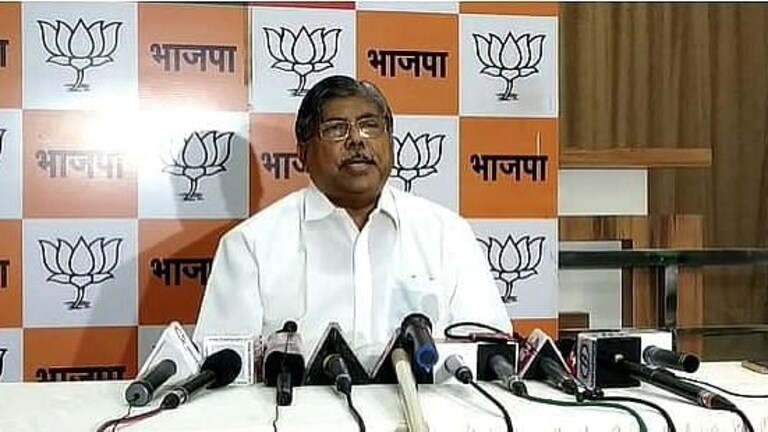 या सरकारमधील लोकांकडे पैसे खाण्याचं स्कीलसुद्धा नाही: चंद्रकांत पाटील Mumbai Tak
