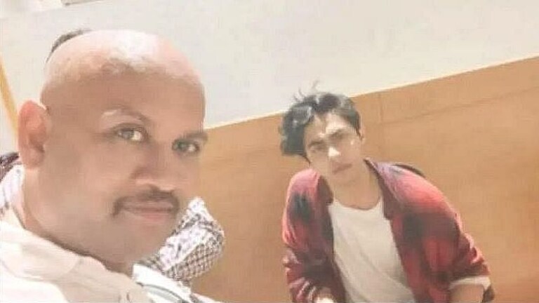 आर्यन खान ड्रग केस: ‘…तर पुणे कोर्टात जा’, विशेष कोर्टाने NCB चा अर्ज फेटाळला Mumbai Tak