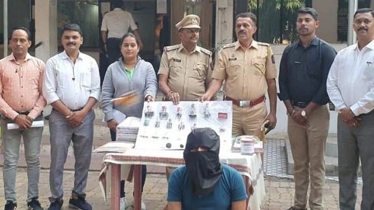 ठाण्यात बोगस कागदपत्रांद्वारे MMRDA च्या सदनिका वाटप आदेश वितरित करणाऱ्याला भामट्याला अटक Mumbai Tak