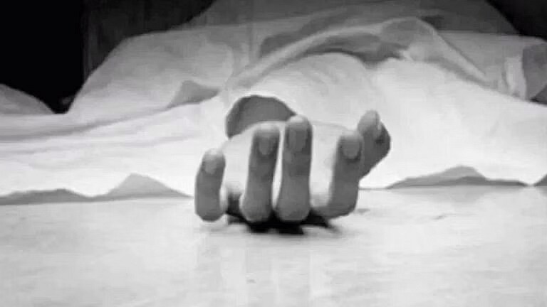 दुसऱ्याशी लग्न ठरल्याच्या राग, बेडरुममध्ये घुसून 
प्रेयसीची हत्या; प्रियकराने स्वत:लाही संपवलं! Mumbai Tak