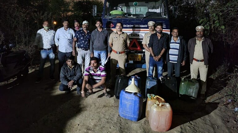 धक्कादायक ! नागपुरात महिलेच्या घरी सापडला १२ हजार लिटर पेट्रोलचा अवैध साठा Mumbai Tak