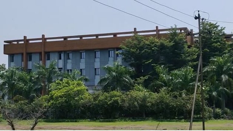 अनिल देशमुखांच्या नागपूरमधील शिक्षण संस्थेच्या व्यवहारावर ईडी ची का आहे नजर? Mumbai Tak