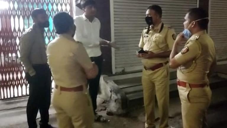 नागपूर : हवाला व्यावसायिकांवर ‘सर्जिकल स्ट्राईक’; पोलिसांचं धाडसत्र, २०० लॉकर सील Mumbai Tak
