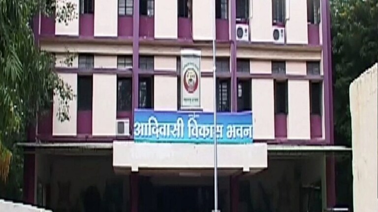 महंत नरेंद्र गिरी  यांच्या मृत्यूची सीबीआय चौकशी करा नाशिकच्या साधू संताची मागणी Mumbai Tak