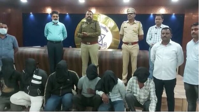 नाशिकमध्ये पतीच्या हत्येसाठी पत्नीने दिली सुपारी, सळईने चेहरा ठेचत मृतदेह फेकला दरीत Mumbai Tak