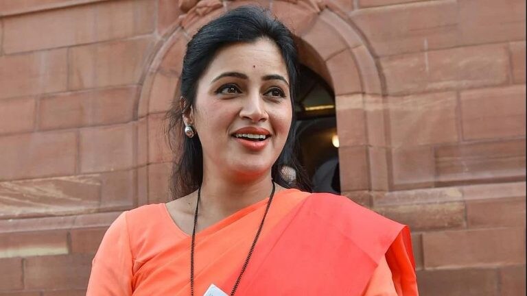 Navneet Rana यांच्यावर कारवाई का नाही? बोगस जात प्रमाणपत्र प्रकरणात कोर्टाचा पोलिसांना सवाल Mumbai Tak