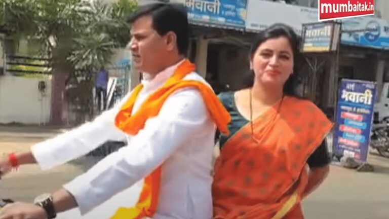 राणा दाम्पत्याची विनामास्क बुलेटस्वारी, पडणार भारी? Mumbai Tak