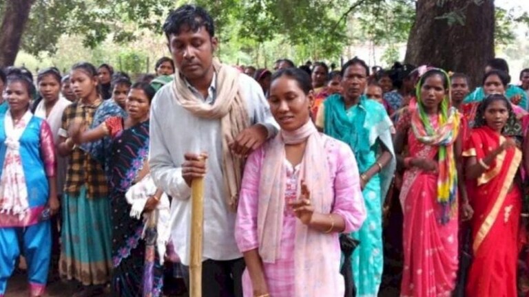 गडचिरोली : अपहरण झालेल्या अभियंत्याची नक्षलवाद्यांकडून सातव्या दिवशी सुटका Mumbai Tak