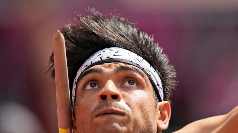 Tokyo Olympics मधे सुवर्ण पदक जिंकलेल्या नीरज चोप्राला फणफणून ताप, कोरोनाची टेस्टही झाली… Mumbai Tak