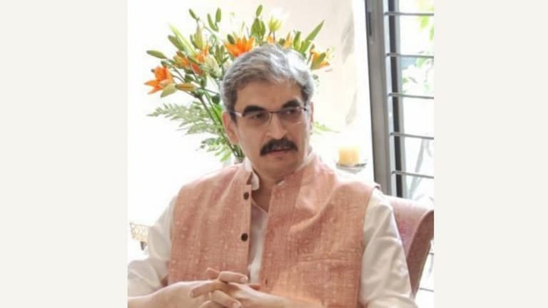 Niraj Gunde: देवेंद्र फडणवीस, नवाब मलिक नाव घेत असलेले नीरज गुंडे आहेत तरी कोण? Mumbai Tak