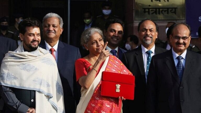 बारामती दौऱ्यात भाजप कार्यकर्त्यावरच भडकल्या निर्मला सीतारामन, कारण….. Mumbai Tak