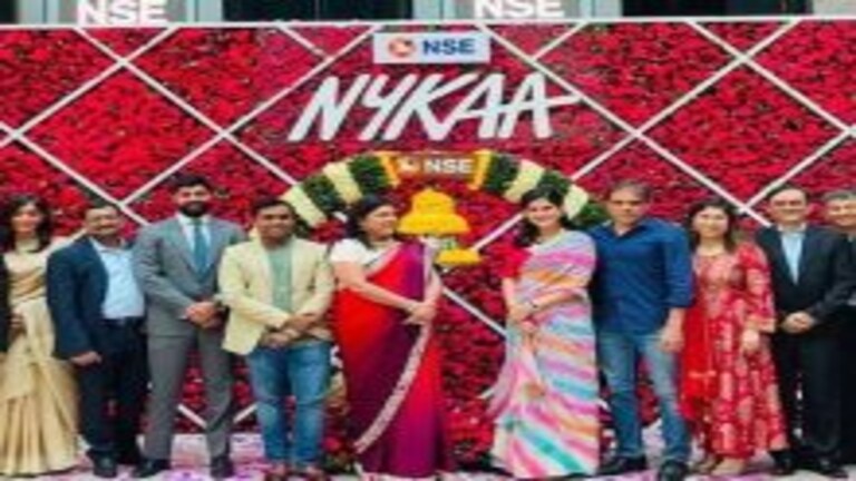Nykaa IPO: फाल्गुनी नायरांच्या संपत्तीत एका दिवसात तब्बल 26,869 कोटींची वाढ Mumbai Tak