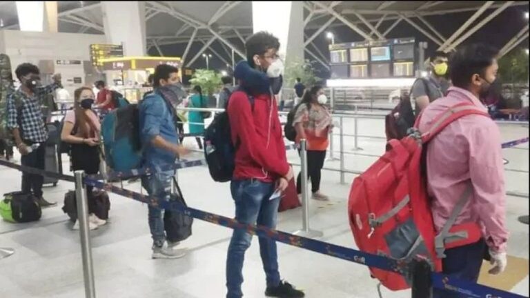 Omicron: महाराष्ट्रात ओमिक्रॉनने भरवली धडकी, दिवसभरात सापडले 8 नवे रुग्ण;
पुन्हा लॉकडाऊन? Mumbai Tak