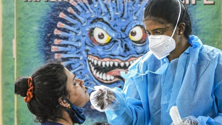 मुंबईकरांनो काळजी घ्या ! शहरात कोरोनाच्या XE variant चा पहिला रुग्ण आढळला Mumbai Tak