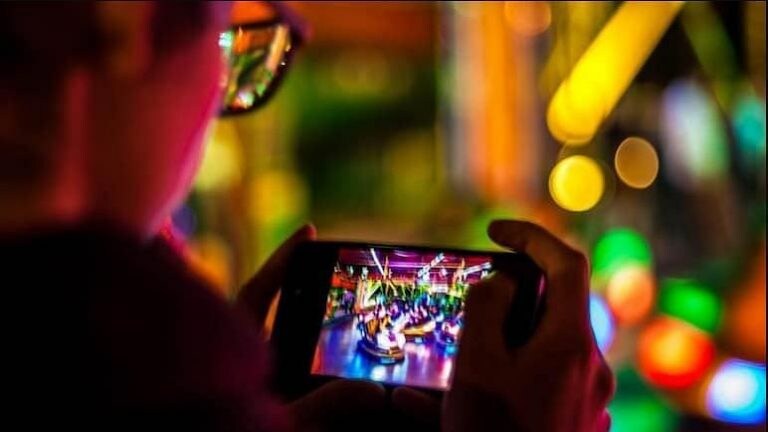 Online Game मध्ये पालकांचे ४० हजार उडवले, आईने ओरडल्यानंतर अल्पवयीन मुलाची आत्महत्या Mumbai Tak