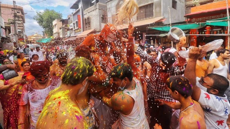 पंढरपूर : महाद्वार काल्याने कार्तिक वारीची सांगता Mumbai Tak