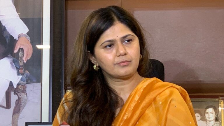 पंकजा मुंडे बीडच्या पालकमंत्री होणार? खासदार प्रीतम मुंडेंनी दिले संकेत Mumbai Tak