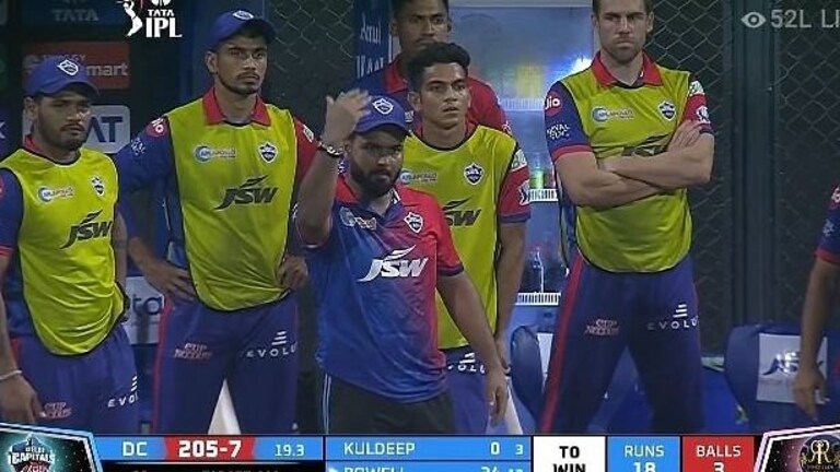 IPL 2022 : नो-बॉलवरचा राडा भोवला, मैदानात वाद घालणाऱ्या पंतचं 100 टक्के मानधन कापलं Mumbai Tak