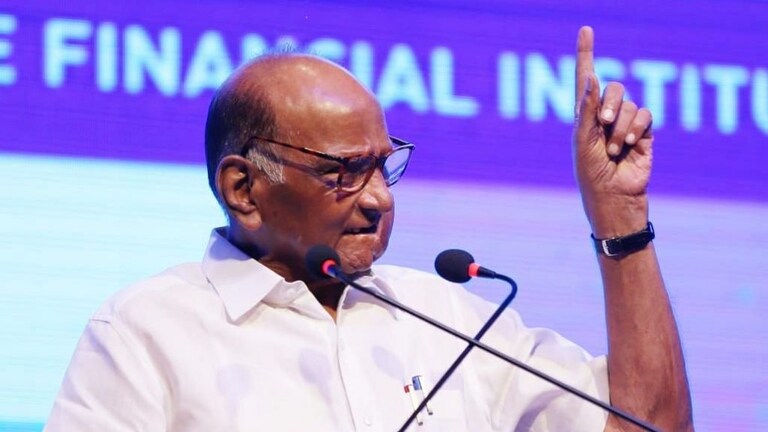 शिंदेंचं बंड: ‘या परिस्थितीतून मार्ग निघेल यावर मला पूर्ण विश्वास’, शरद पवार अॅक्शन मोडमध्ये? Mumbai Tak