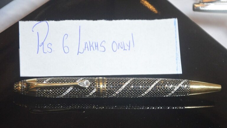 Special Story : अबब…एका पेनची किंमत ६ लाख रुपये, पुण्यात भरलंय पेनांचं प्रदर्शन Mumbai Tak