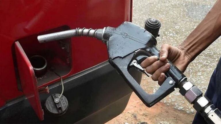 Petrol-Diesel Price Today: पेट्रोल-डिझेलने गाठले विक्रमी दर, तुमच्या शहरातील किंमत किती? Mumbai Tak