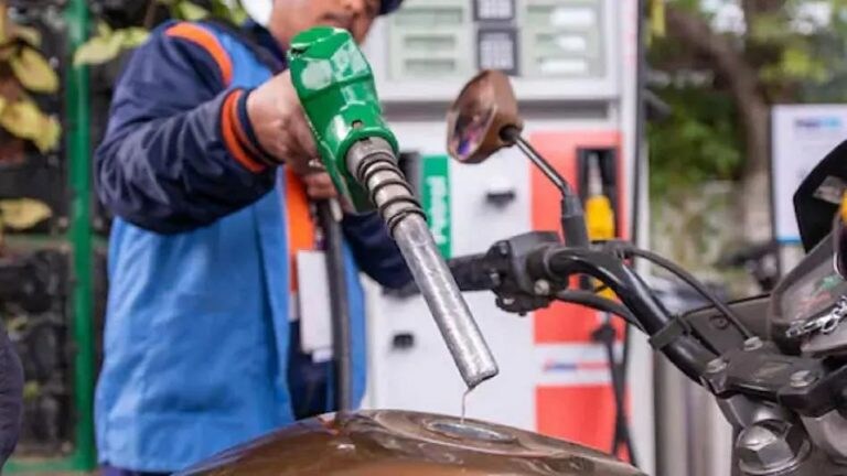 Petrol-Diesel Price : पेट्रोल-डिझेल दरवाढीचे चटके; १३ दिवसांत पेट्रोल ८ रुपयांनी महागलं Mumbai Tak