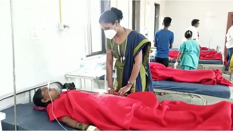 काकड आरतीचा महाप्रसाद खाल्ल्यामुळे दोनशेहून अधिक भाविकांना विषबाधा Mumbai Tak