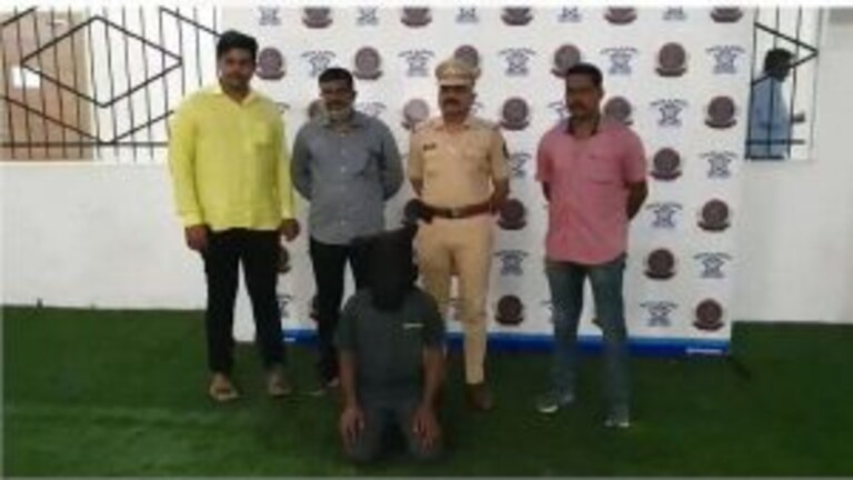 आजार बरा करण्यासाठी महिलेकडे शारिरिक संबंधाची मागणी, गुप्तांगाचे फोटो पाठवणारा भोंदूबाबा अटकेत Mumbai Tak