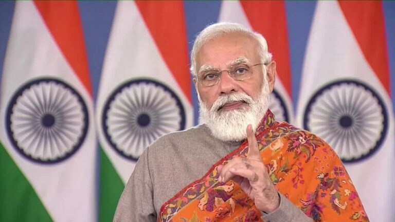 Narendra Modi : पंतप्रधान नरेंद्र मोदी यांना लता मंगेशकर विशेष पुरस्कार प्रदान Mumbai Tak