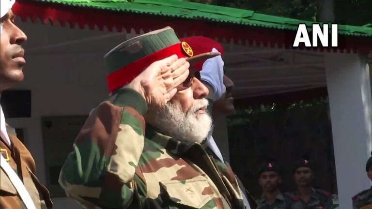 PM Modi : “मी पंतप्रधान म्हणून नाही, तर तुमच्या कुटुंबातील व्यक्ती म्हणून इथे आलोय” Mumbai Tak
