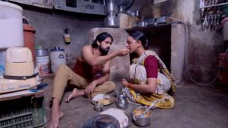 समर प्रताप जहागीरदार की विजय धावडे?
लवकरच प्रेक्षकांच्या समोर येणार समरचं खरं रूप Mumbai Tak