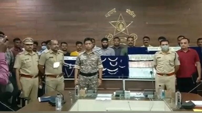 LIC एजंटच्या घरावर पोलिसांचा छापा, कोट्यवधी रुपये केले जप्त Mumbai Tak