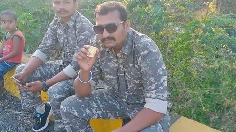 गडचिरोली : आमदाराच्या सुरक्षा रक्षकाची गोळी झाडून आत्महत्या; पोलीस दलात खळबळ Mumbai Tak