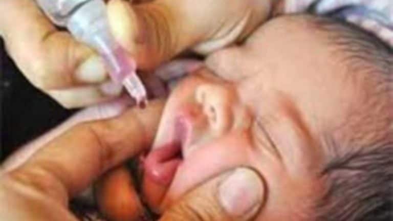 हलगर्जीपणाचा कळस ! पोलिओ ऐवजी दिला काविळीच्या लसीचा डोस, ३ डॉक्टरांसह नर्स आणि आरोग्यसेविका निलंबीत Mumbai Tak