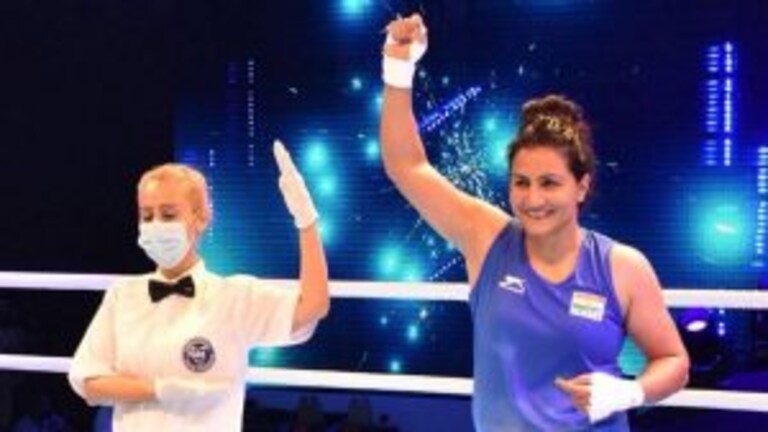 Tokyo Olympic 2020 : बॉक्सर पुजा राणी पदकापासून एक पाऊल दूर, अल्जेरियाच्या बॉक्सरवर केली मात Mumbai Tak