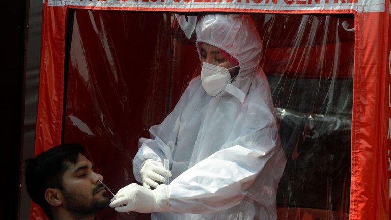 बापरे! महाराष्ट्रात दिवसभरात १४ हजारांपेक्षा जास्त Corona रुग्ण Mumbai Tak