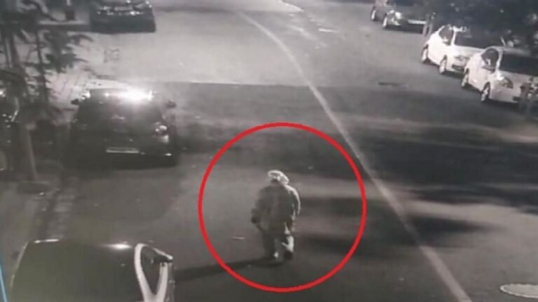 अंबानींच्या घराबाहेर कार सोडणाऱ्या संशयिताने घातलं होतं PPE KIT Mumbai Tak