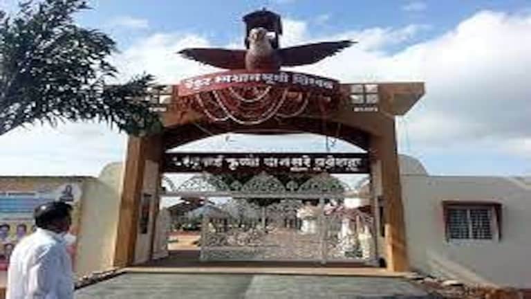 टाळूवरचं लोणी खाणारे महाभाग! पुण्यात उघडकीस आला स्मशान घोटाळा Mumbai Tak