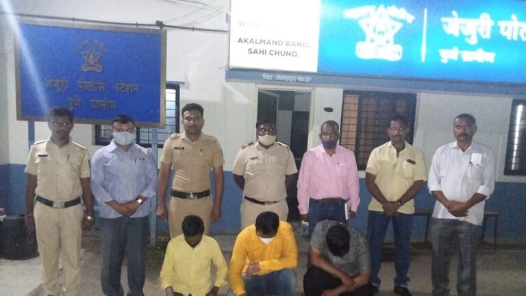 पुणे विद्यापीठाची बनावट प्रमाणपत्रे बनवणाऱ्या टोळीचा पर्दाफाश Mumbai Tak