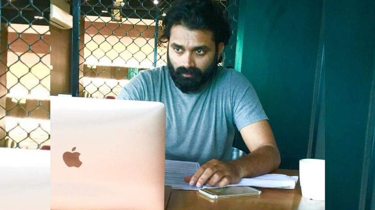 Pune Crime : गुन्हे करुन त्याचा उपयोग करायचा कथा लेखनासाठी; लेखकाला सायबर पोलिसांनी केली अटक Mumbai Tak