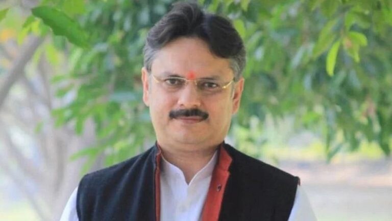 Rajeshwar Singh: ED च्या अधिकाऱ्याने नोकरीचा दिला राजीनामा, 24 तासात BJP कडून मिळालं आमदारकीचं तिकिट Mumbai Tak