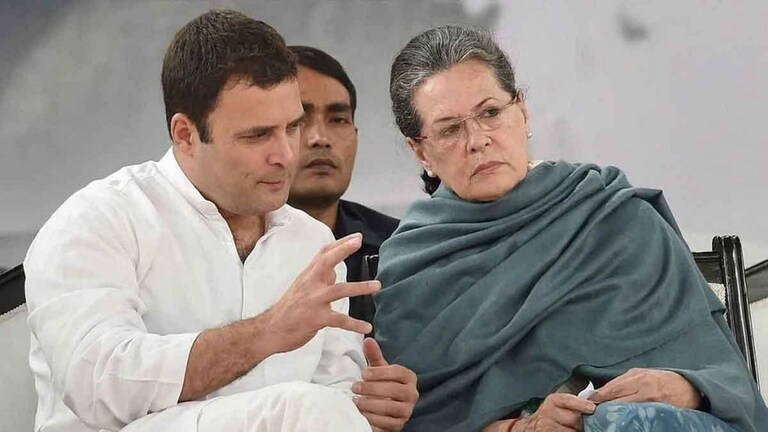 Kapil Sibbal यांच्या घरासमोर युथ काँग्रेसचा राडा, शशी थरूर म्हणाले हे लज्जास्पद Mumbai Tak