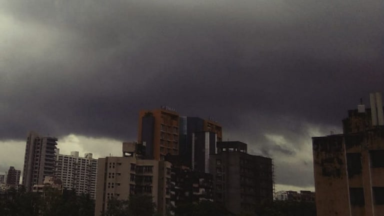 पुढील चार तासांत मुसळधार! पुण्यासह राज्यातील ‘या’ भागांना इशारा Mumbai Tak