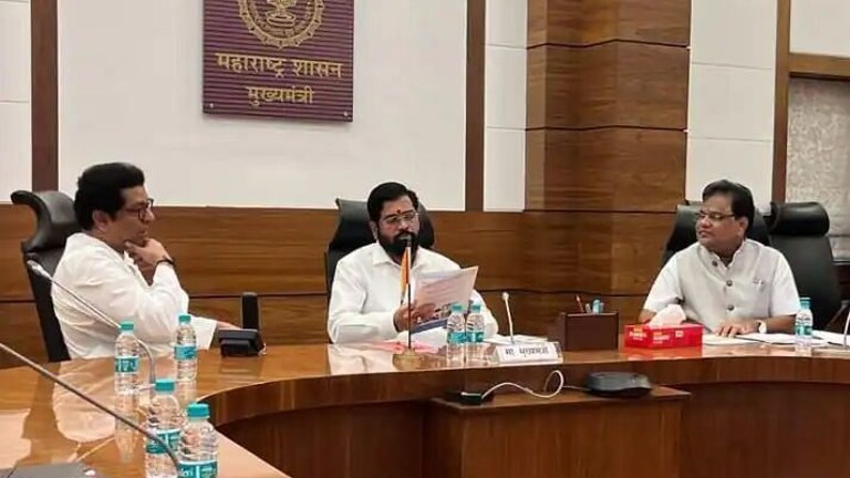 मनसे अध्यक्ष राज ठाकरे मुख्यमंत्री एकनाथ शिंदेंच्या भेटीला वर्षा बंगल्यावर Mumbai Tak