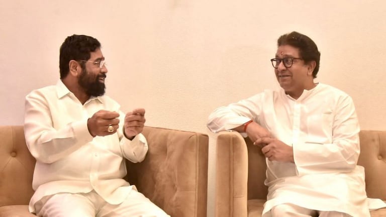 राज ठाकरे ‘वर्षा’ वर, मुख्यमंत्री एकनाथ शिंदेंच्या घरच्या बाप्पाचं घेतलं दर्शन Mumbai Tak